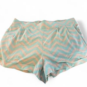 Chevron Patterned Women's Shorts
